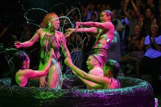 Réalisée dans le cadre du Festival artistique des affects, des genres et des sexualités à Lausanne, la performance d’arts vivant LUCHA LUB a déchaîné les passions autour de sa piscine de lubrifiant, selon les responsables de la manifestation....
